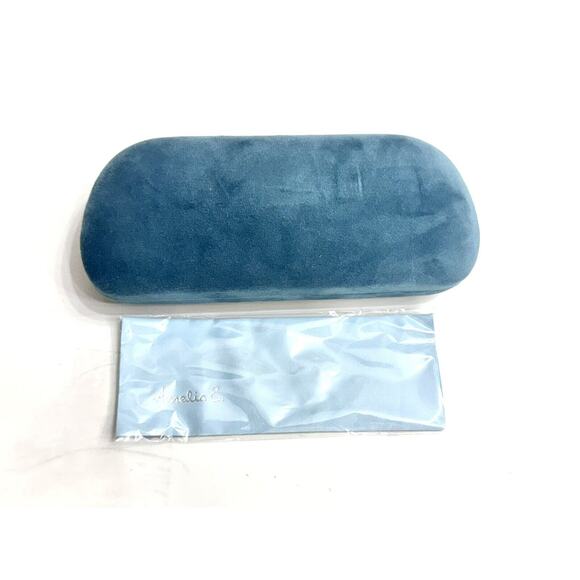 Amelia E. EYEGLASS CASE AND CLEANING WIPE - Picture 3 of 3